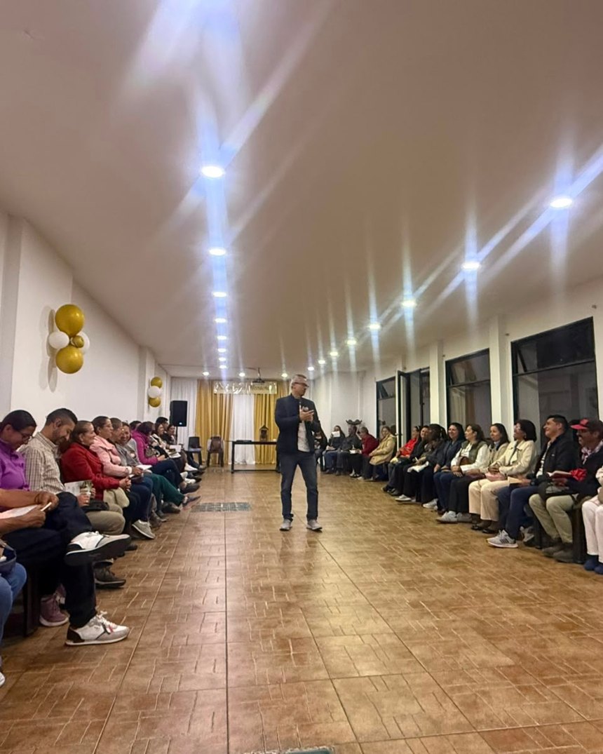 Jorge Espinosa en una charla